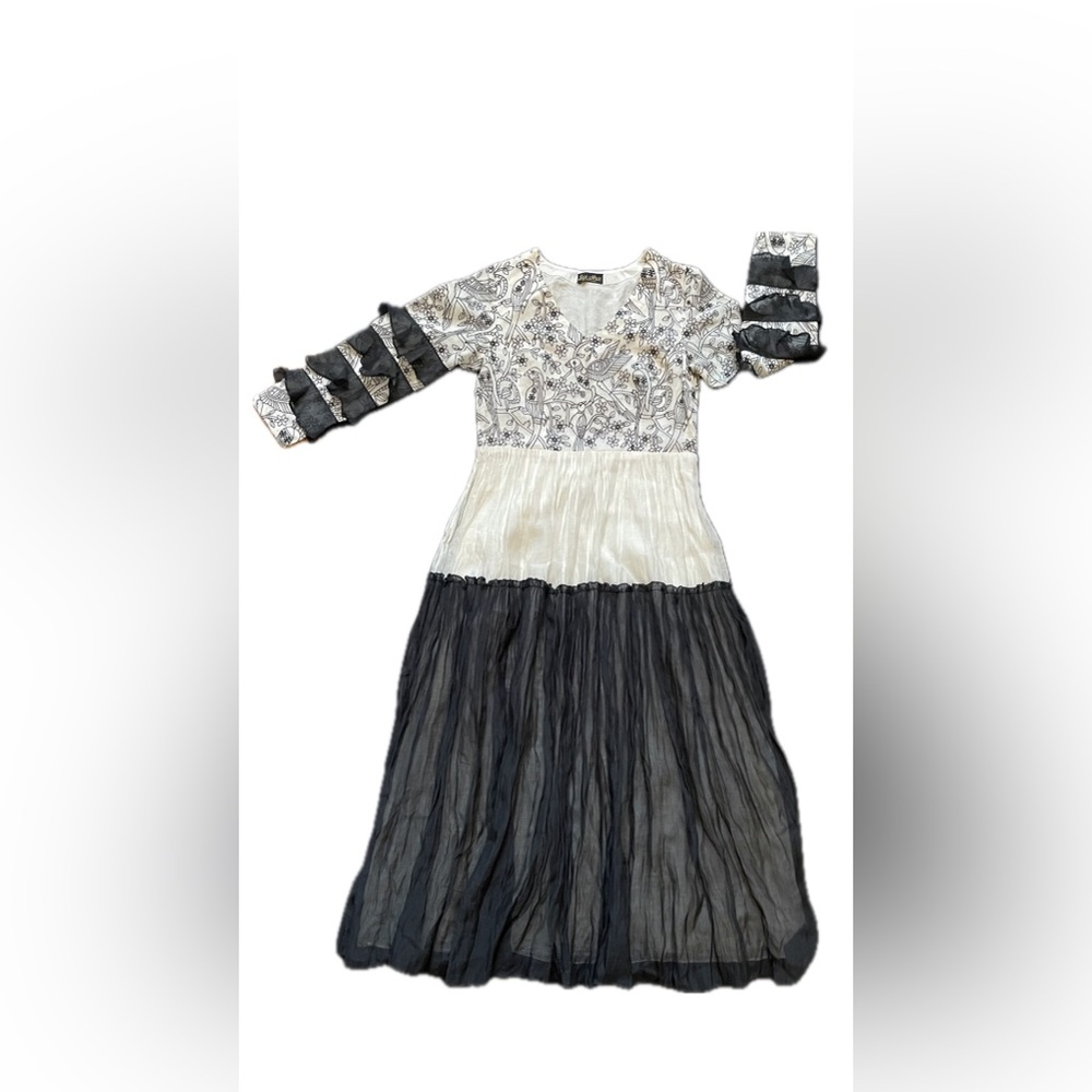 SUE MUE Elegant Black and White Long Sleeve Dress